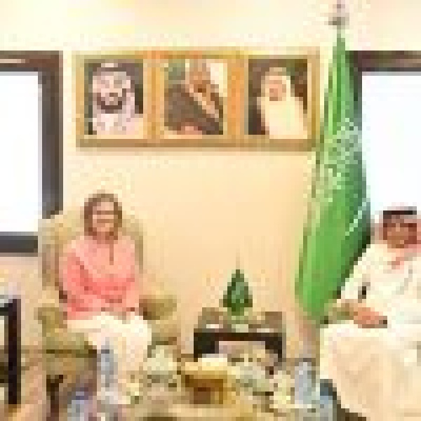 سفير خادم الحرمين لدى تونس يلتقي ممثلة الأمم المتحدة لشؤون اللاجئين سفير خادم الحرمين لدى تونس يلتقي ممثلة الأمم المتحدة لشؤون اللاجئين