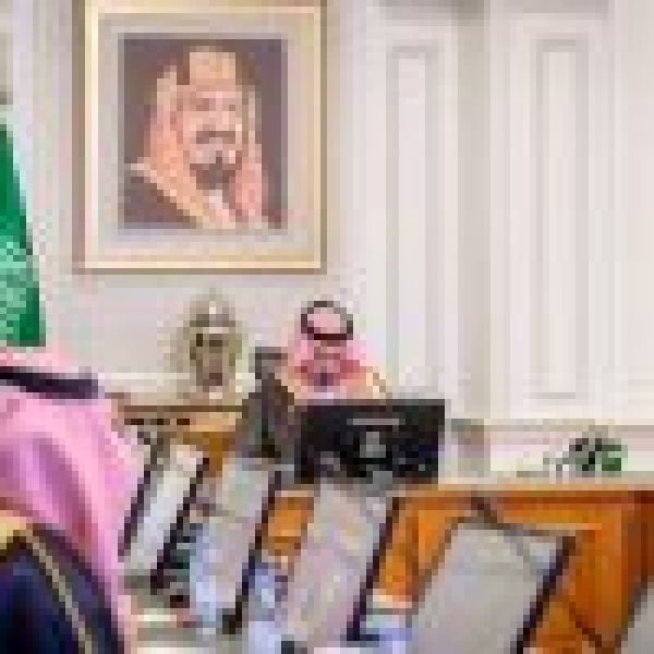 أمير المدينة المنورة يرأس اجتماع محافظي المحافظات