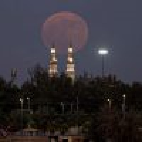 القمر الكامل لشهر يوليو يزي ن سماء الحدود الشمالية