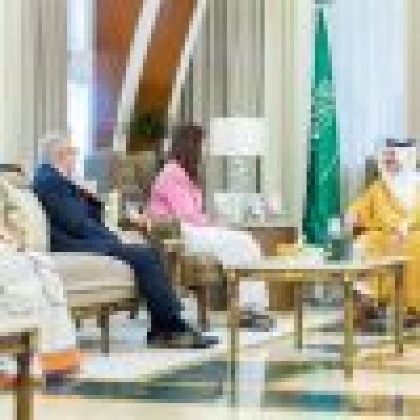 أمير المنطقة الشرقية يستقبل القائم بالأعمال في السفارة الأمريكية لدى المملكة