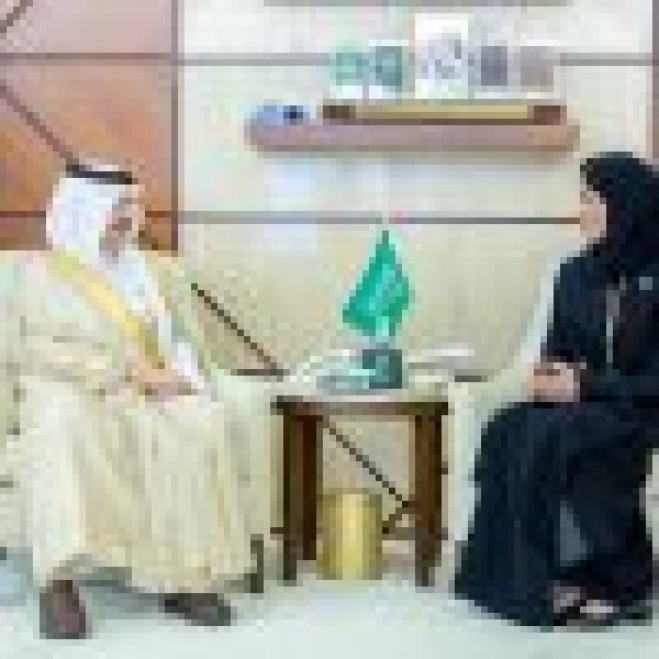 أمير المنطقة الشرقية يستقبل مدير عام التعليم بالمنطقة أمير المنطقة الشرقية يستقبل مدير عام التعليم بالمنطقة