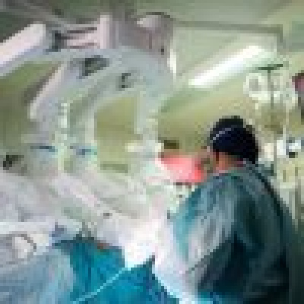 الخدمات الصحية بوزارة الدفاع ت جري أول عملية جراحية روبوتية عن ب عد