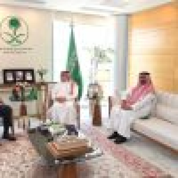 المندوب الدائم للمملكة لدى جامعة الدول العربية يلتقي نظيره الليبي
