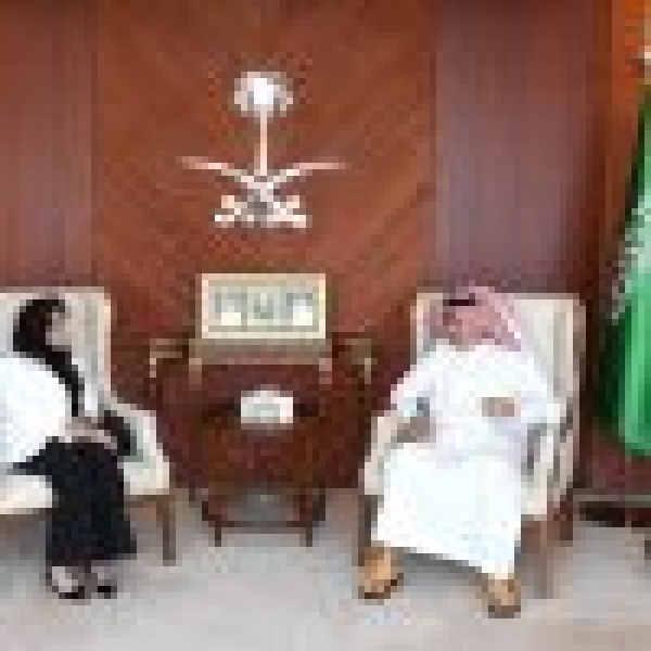 سفير المملكة لدى مصر يلتقي المديرة التنفيذية لمنظمة تنمية المرأة