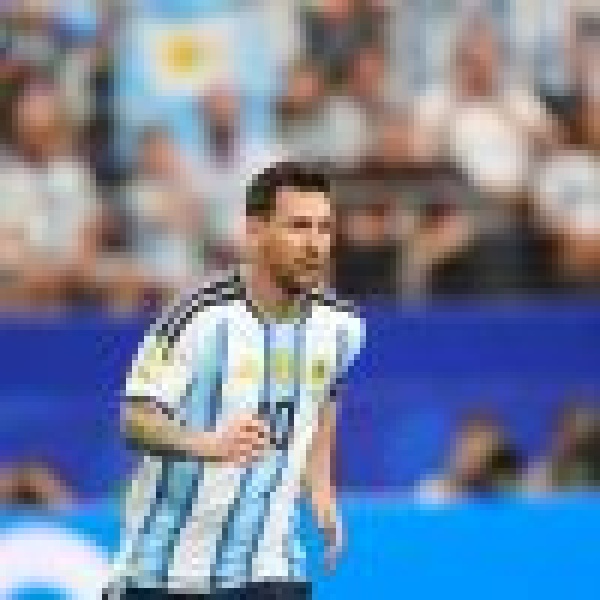 ميسي يتبر ع بـ80 ألف يورو للعاصمة الإسبانية ميسي يتبر ع بـ80 ألف يورو للعاصمة الإسبانية