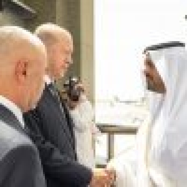 رئيس تركيا يصل إلى جدة ونائب أمير مكة في مقدمة مستقبليه رئيس تركيا يصل إلى جدة ونائب أمير مكة في مقدمة مستقبليه
