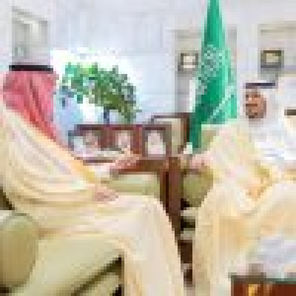 نائب أمير الرياض يستقبل عضو مجلس المنطقة الدكتور السديري نائب أمير الرياض يستقبل عضو مجلس المنطقة الدكتور السديري