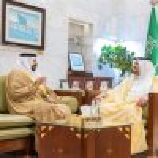نائب أمير الرياض يستقبل مدير فرع صندوق التنمية الزراعية بالمنطقة نائب أمير الرياض يستقبل مدير فرع صندوق التنمية الزراعية بالمنطقة