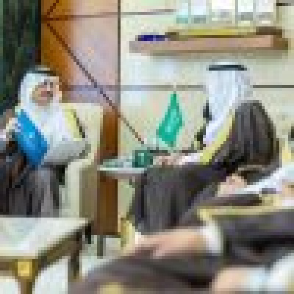 أمير الشرقية يستقبل الرئيس التنفيذي لجمعية البر بالمنطقة أمير الشرقية يستقبل الرئيس التنفيذي لجمعية البر بالمنطقة