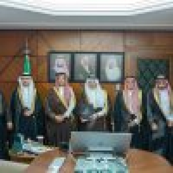 أمير المنطقة الشرقية يط لع على خطط ومشاريع معهد الطاقة أمير المنطقة الشرقية يط لع على خطط ومشاريع معهد الطاقة