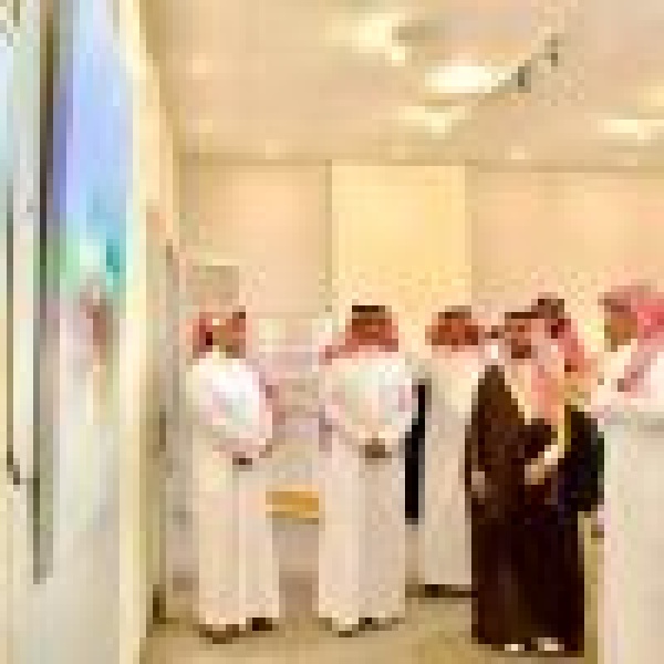 أمين الباحة يفتتح المعرض التشكيلي الناوي أمين الباحة يفتتح المعرض التشكيلي الناوي