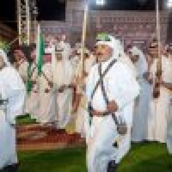 فن العرضة بالباحة لوحة إبداعية تجسد ثراء الموروث الشعبي فن العرضة بالباحة لوحة إبداعية تجسد ثراء الموروث الشعبي