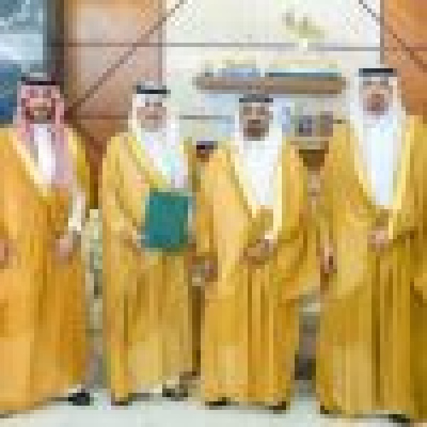أمير المنطقة الشرقية يستقبل الرئيس التنفيذي لهيئة تطوير محمية الإمام عبدالعزيز بن محمد الملكية أمير المنطقة الشرقية يستقبل الرئيس التنفيذي لهيئة تطوير محمية الإمام عبدالعزيز بن محمد الملكية