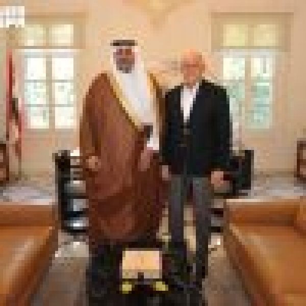 السفير الدوسري يلتقي رئيس الوزراء اللبناني السابق ووزير الثقافة اللبناني السفير الدوسري يلتقي رئيس الوزراء اللبناني السابق ووزير الثقافة اللبناني