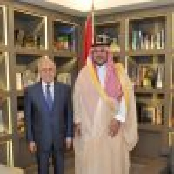 سفير خادم الحرمين لدى لبنان يلتقي الرئيس اللبناني السابق ونائب المنسق الخاص للأمم المتحدة في لبنان سفير خادم الحرمين لدى لبنان يلتقي الرئيس اللبناني السابق ونائب المنسق الخاص للأمم المتحدة في لبنان