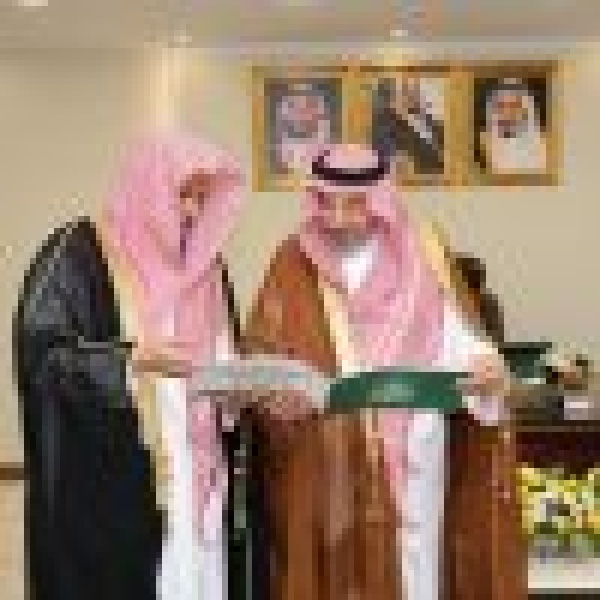 أمير نجران يط لع على تقرير المناشط الدعوية بالمنطقة خلال الإجازة الصيفية أمير نجران يط لع على تقرير المناشط الدعوية بالمنطقة خلال الإجازة الصيفية