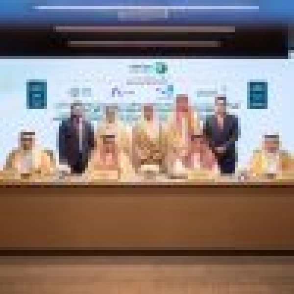 بحضور وزير الطاقة وزير الصناعة والثروة المعدنية المشتري الرئيس توق ع أربع اتفاقيات لمشروعات تخزين الطاقة بتقنية البطاريات بسعة إجمالية 2000 ميجاواط لمدة 4 ساعات