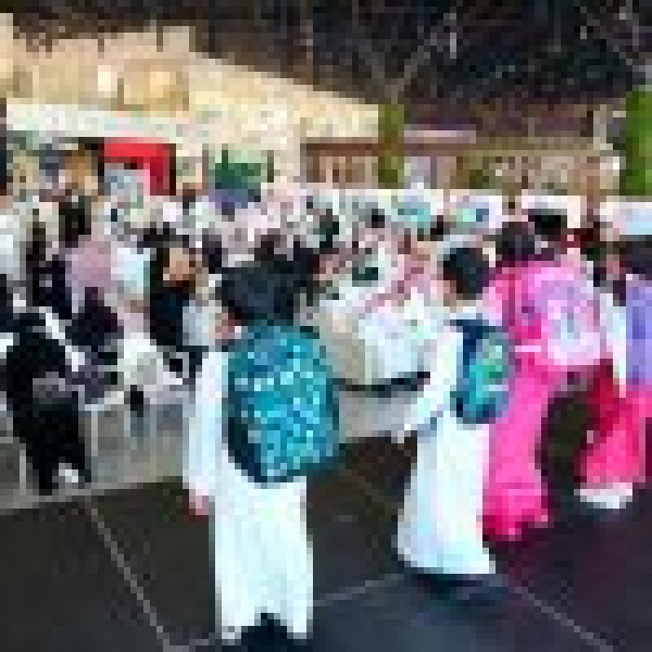 تعليم الرياض يختتم برنامج العودة للدراسة بمشاركة الطلبة وأسرهم