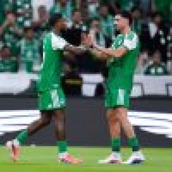 الأهلي يتغل ب على أبها برباعية الأهلي يتغل ب على أبها برباعية