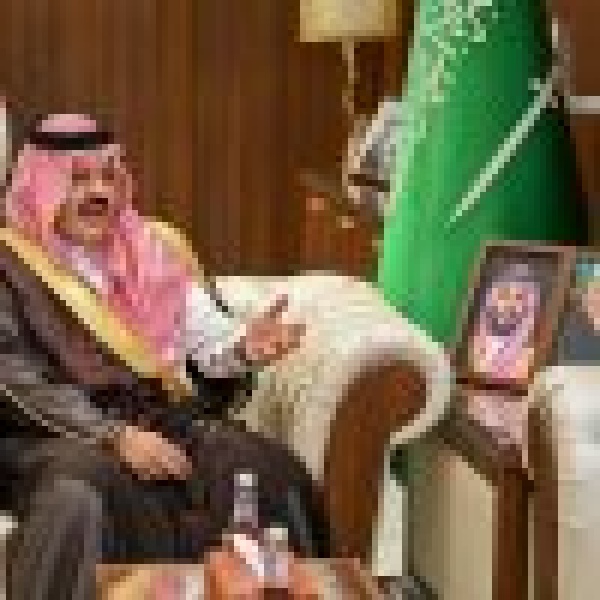 أمير حائل يط لع على استعدادات تعليم المنطقة للعام الدراسي الجديد