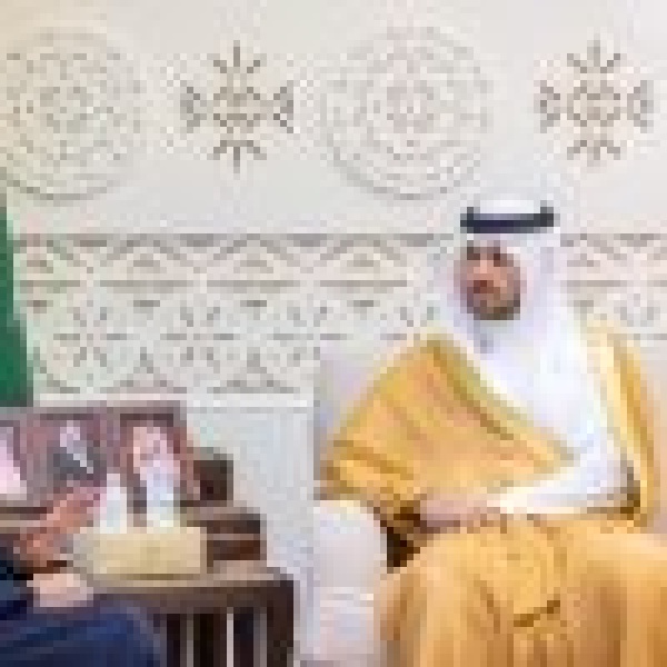 نائب أمير الشرقية يط لع على تقرير انطلاقة العام الدراسي الجديد بالمنطقة نائب أمير الشرقية يط لع على تقرير انطلاقة العام الدراسي الجديد بالمنطقة
