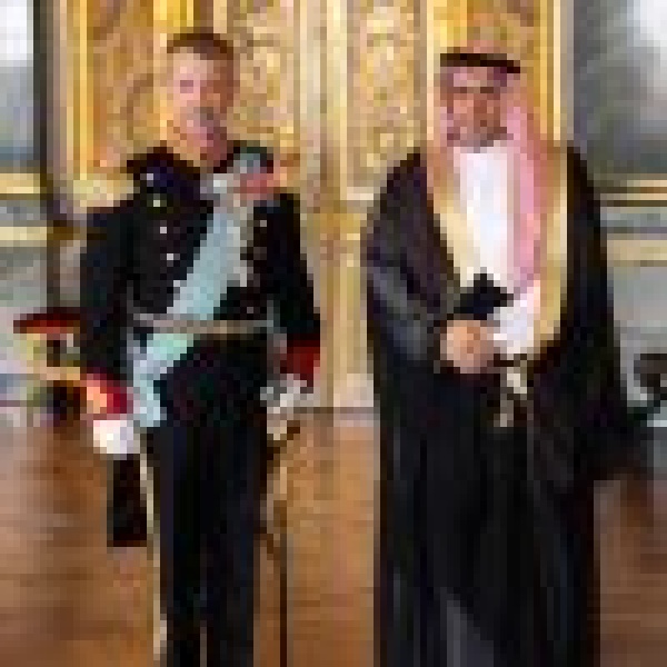 السفير الحديثي يقد م أوراق اعتماده لملك الدنمارك السفير الحديثي يقد م أوراق اعتماده لملك الدنمارك