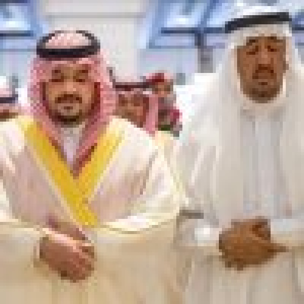 نائب أمير الرياض يؤدي صلاة الميت على نايف الدويش نائب أمير الرياض يؤدي صلاة الميت على نايف الدويش