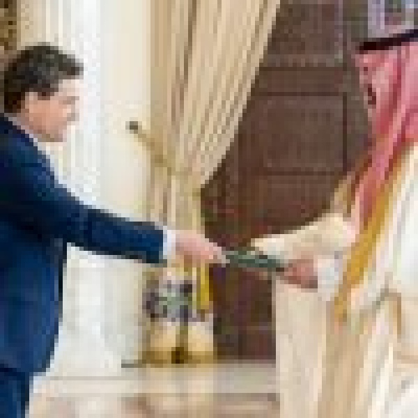 السفير الشمري ي قد م أوراق اعتماده لرئيس رومانيا السفير الشمري ي قد م أوراق اعتماده لرئيس رومانيا