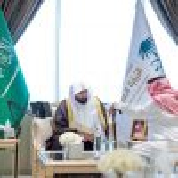 النائب العام يستقبل عدد ا من المستفيدين بالرياض