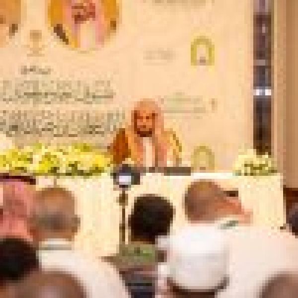 إمام وخطيب المسجد النبوي الدكتور عبدالله القرافي يلتقي ضيوف برنامج خادم الحرمين الشريفين للعمرة والزيارة إمام وخطيب المسجد النبوي الدكتور عبدالله القرافي يلتقي ضيوف برنامج خادم الحرمين الشريفين للعمرة والزيارة