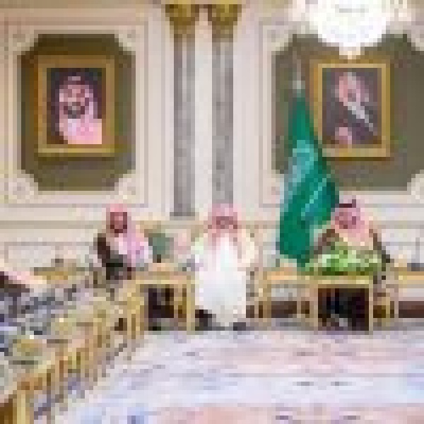 أمير المدينة المنورة يؤكد أهمية الفتوى الموثوقة والوسطية أمير المدينة المنورة يؤكد أهمية الفتوى الموثوقة والوسطية