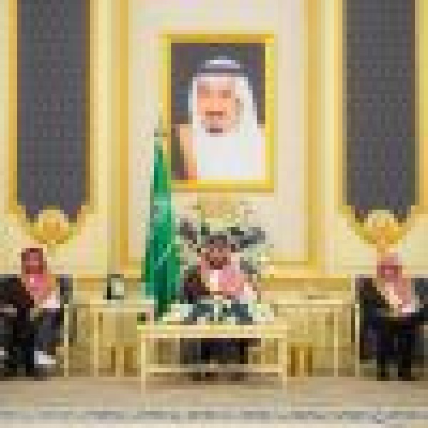 سمو ولي العهد يستقبل أصحاب السمو الأمراء والفضيلة العلماء والمعالي وجمع ا من المواطنين