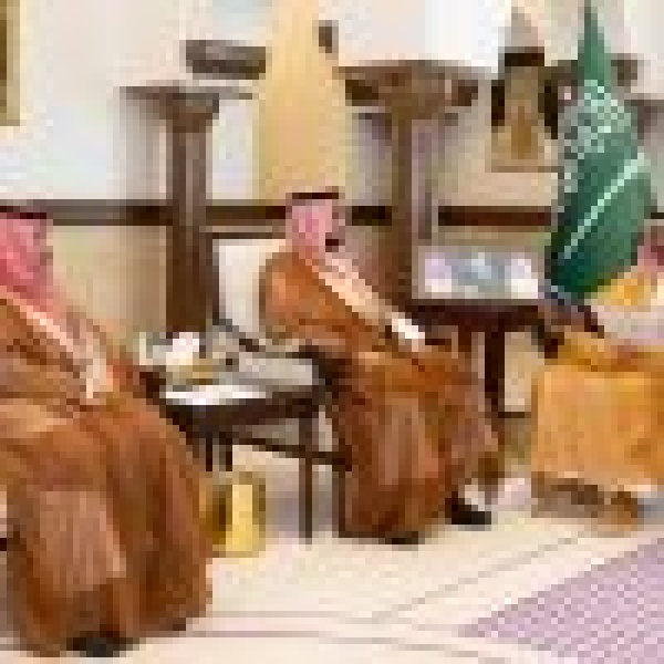 نائب أمير مكة يتسل م تقرير أعمال فرع وزارة التجارة بالمنطقة نائب أمير مكة يتسل م تقرير أعمال فرع وزارة التجارة بالمنطقة