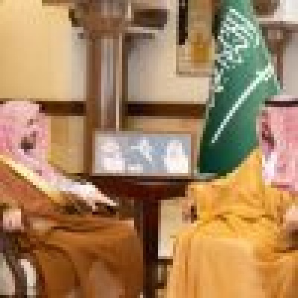 الأمير سعود بن مشعل يط لع على خطط وأعمال المحكمة العامة بمكة المكرمة
