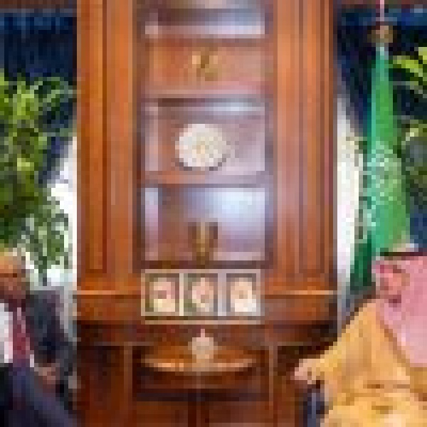 وزير الدولة للشؤون الخارجية يجتمع بوزير السياحة في جامايكا وزير الدولة للشؤون الخارجية يجتمع بوزير السياحة في جامايكا