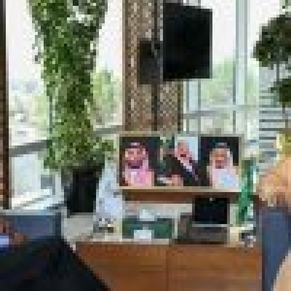 الدكتور الربيعة يلتقي وزير السياحة الجامايكي