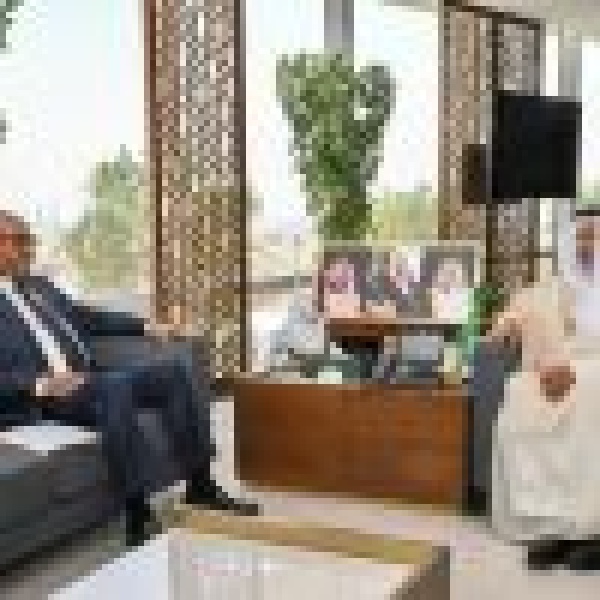 المشرف العام على مركز الملك سلمان للإغاثة يلتقي سفير إثيوبيا المشرف العام على مركز الملك سلمان للإغاثة يلتقي سفير إثيوبيا