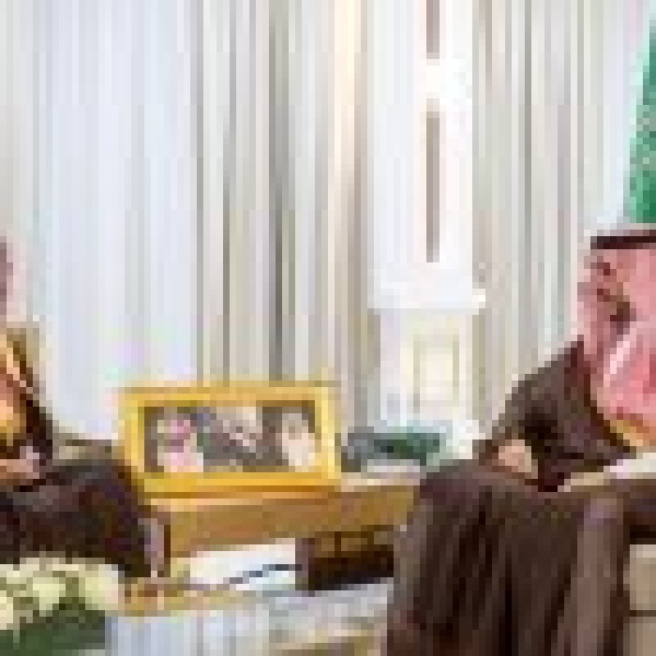 اطلع على تقريره السنوي لعام 2025 أمير الجوف يستقبل مدير فرع هيئة الهلال الأحمر السعودي بالمنطقة