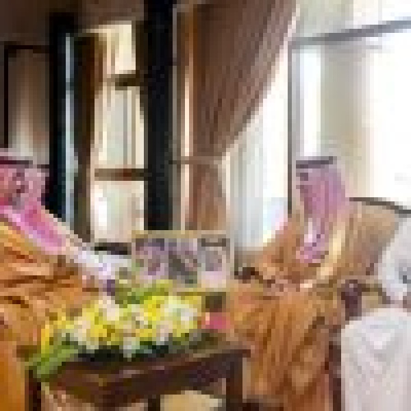 نائب أمير تبوك يستقبل مديري عموم الشؤون المالية والخدمات المساندة بإمارات المناطق