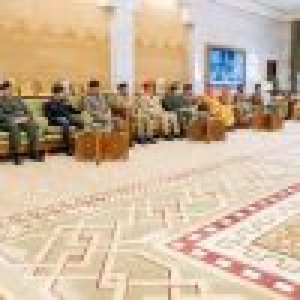 أمير الرياض يستقبل رئيس وأعضاء اللجنة الأمنية الدائمة بالمنطقة أمير الرياض يستقبل رئيس وأعضاء اللجنة الأمنية الدائمة بالمنطقة