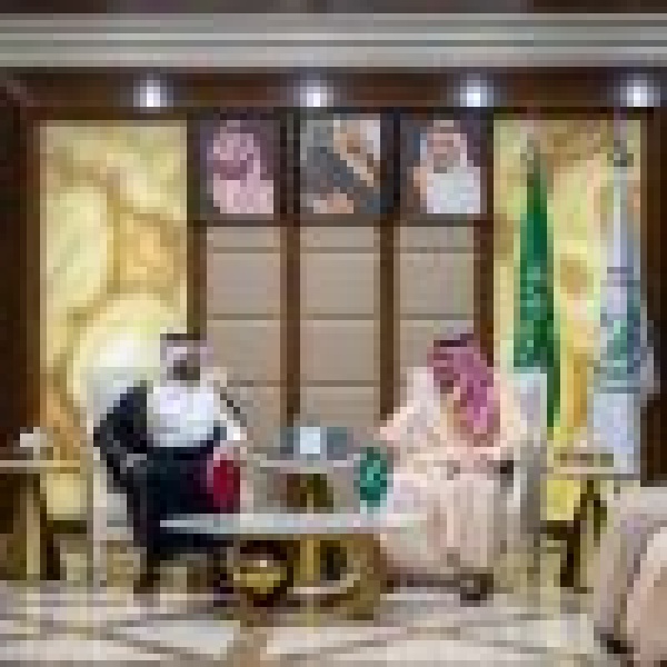الأمير عبدالعزيز بن سعود يلتقي وزير الداخلية القطري ويترأسان الاجتماع الرابع للجنة الأمنية والعسكرية الأمير عبدالعزيز بن سعود يلتقي وزير الداخلية القطري ويترأسان الاجتماع الرابع للجنة الأمنية والعسكرية