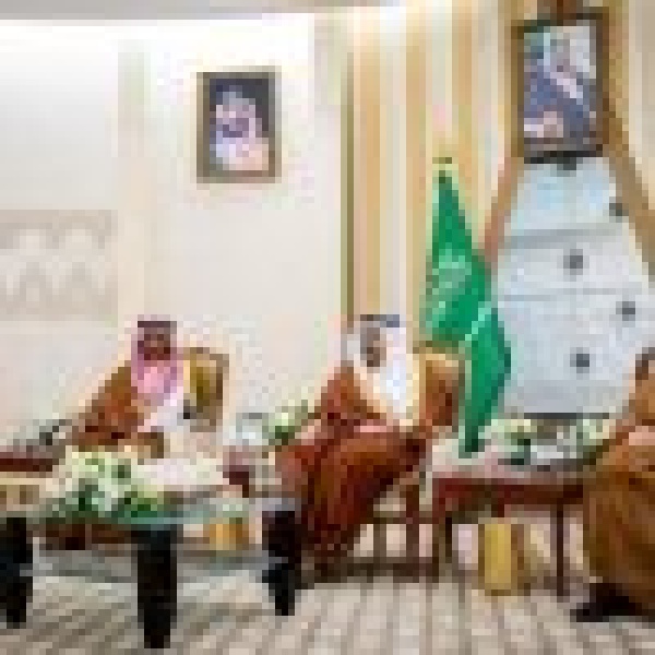 أمير منطقة القصيم يستقبل وزير التعليم أمير منطقة القصيم يستقبل وزير التعليم