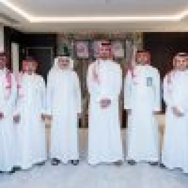 أمين الرياض ي كر م فريق مركز الاتصال 940 بعد الحصول على جائزتين ذهبيتين على مستوى أوروبا والشرق الأوسط وأفريقيا أمين الرياض ي كر م فريق مركز الاتصال 940 بعد الحصول على جائزتين ذهبيتين على مستوى أوروبا والشرق الأوسط وأفريقيا