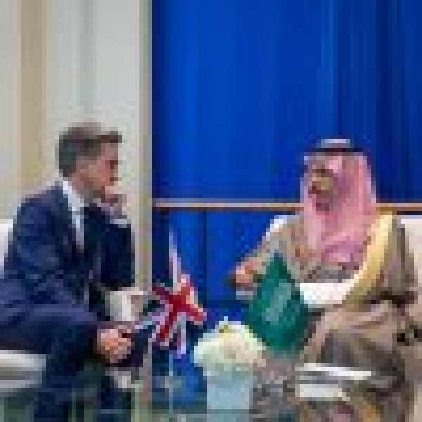 وزير الخارجية يلتقي وزير خارجية بريطانيا
