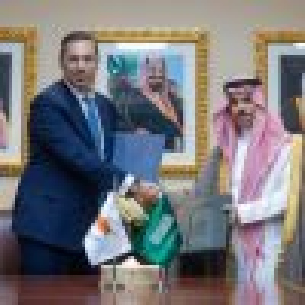 وزير الخارجية يلتقي وزير خارجية قبرص ويوقعان برنامج تعاون بين المعهد الدبلوماسي وأكاديمية الخارجية القبرصية وزير الخارجية يلتقي وزير خارجية قبرص ويوقعان برنامج تعاون بين المعهد الدبلوماسي وأكاديمية الخارجية القبرصية