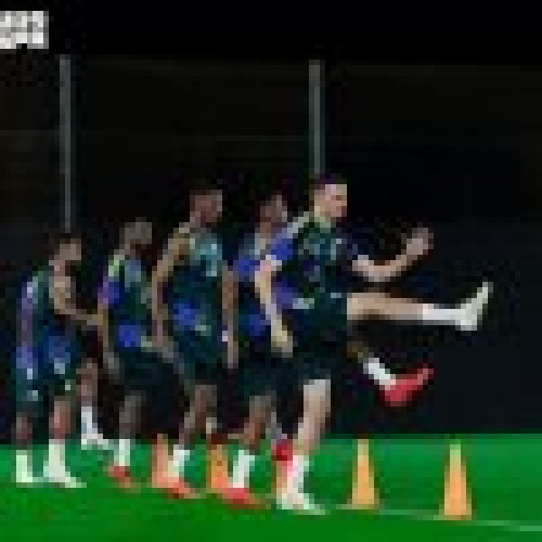 الأخضر يعاود تدريباته استعداد ا لمواجهة العراق في كأس الخليج 27
