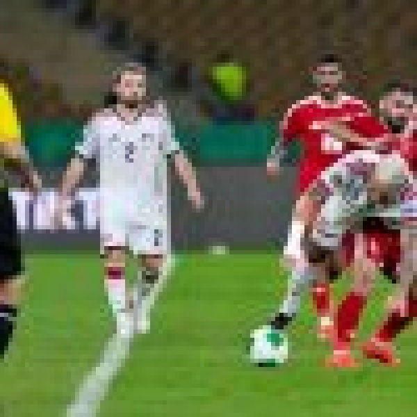 المنتخب الإماراتي يتغل ب على البحرين ويتأهل إلى نصف نهائي كأس الخليج المنتخب الإماراتي يتغل ب على البحرين ويتأهل إلى نصف نهائي كأس الخليج