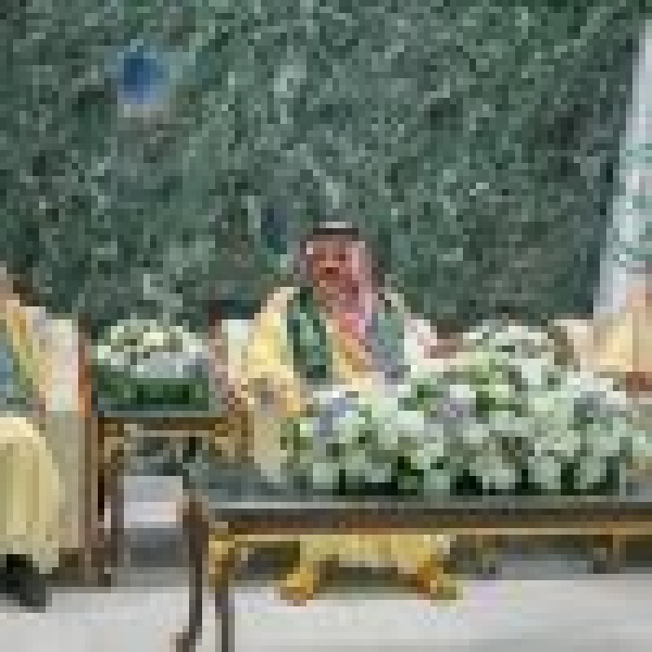 أمير حائل يشارك في احتفاء إمارة المنطقة بمناسبة اليوم الوطني السعودي أمير حائل يشارك في احتفاء إمارة المنطقة بمناسبة اليوم الوطني السعودي