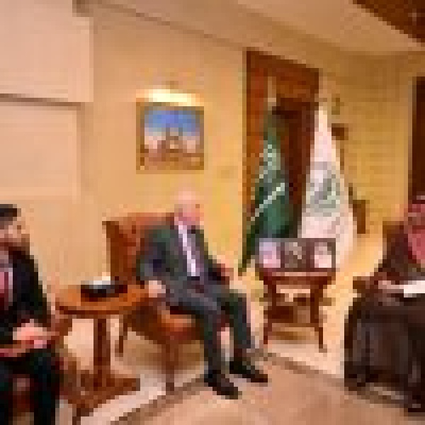 بحثا عدد ا من المواضيع ذات الاهتمام المشترك م حافظ جدة يستقبل القنصل العام الفلسطيني بحثا عدد ا من المواضيع ذات الاهتمام المشترك م حافظ جدة يستقبل القنصل العام الفلسطيني