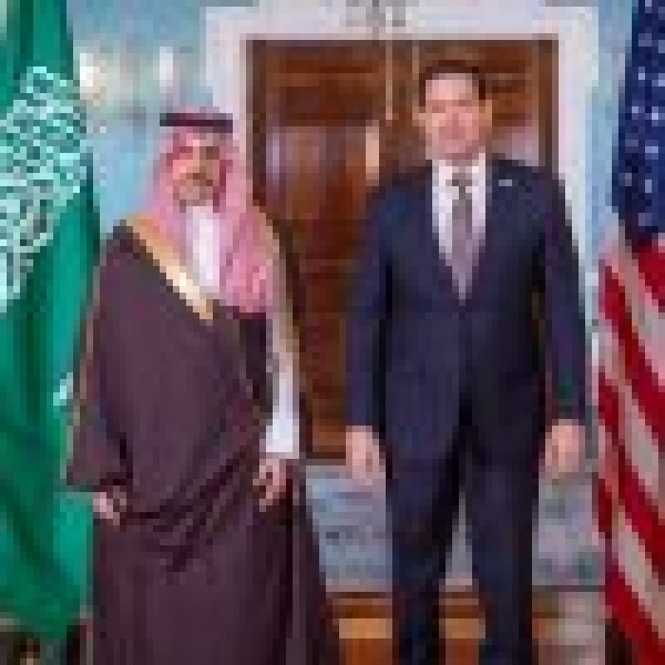 وزير الخارجية يبحث مع نظيره الأمريكي المستجدات الإقليمية والدولية